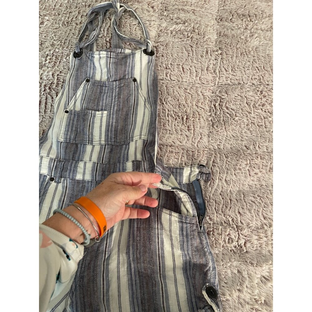 Free People Women's Striped‎ Denim Short Overalls Size 6 BOHO BEACH preowned - Picture 11 of 16